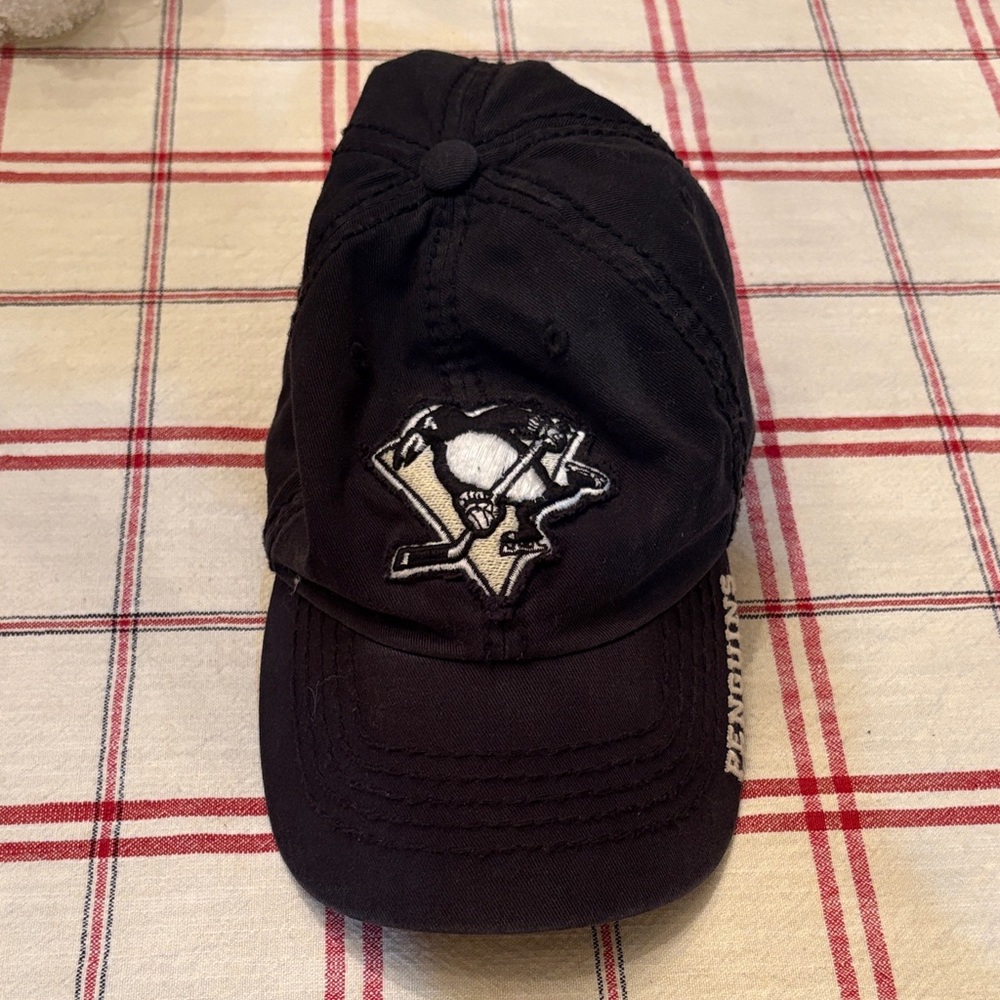 Women’s Black Penguins Baseball Cap